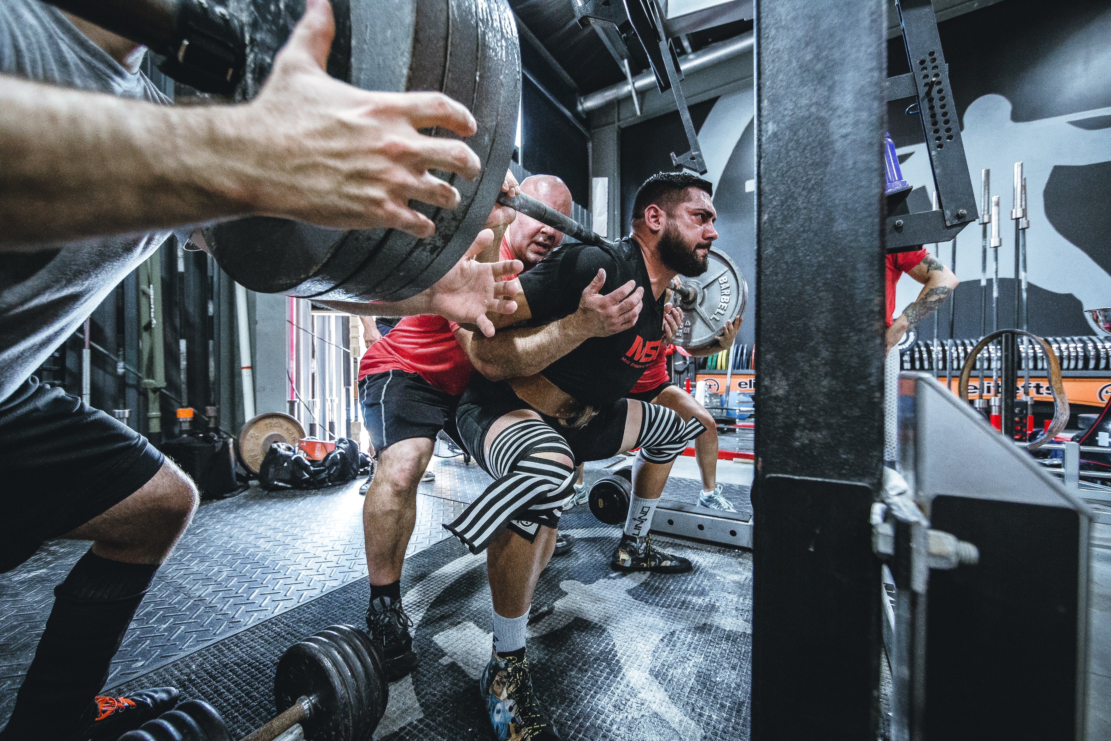 do squats strengthen knees
